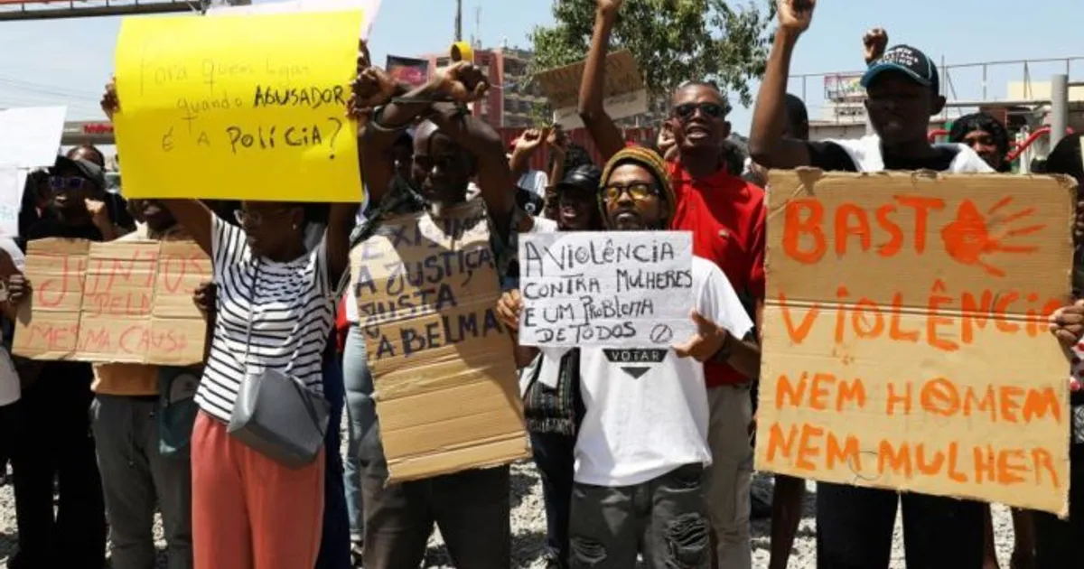 Luanda: Sociedade civil anuncia nova marcha de protesto contra abuso sexual de meninas e mulheres, depois de a manifestação ter sido impedida, no sábado, pela PN