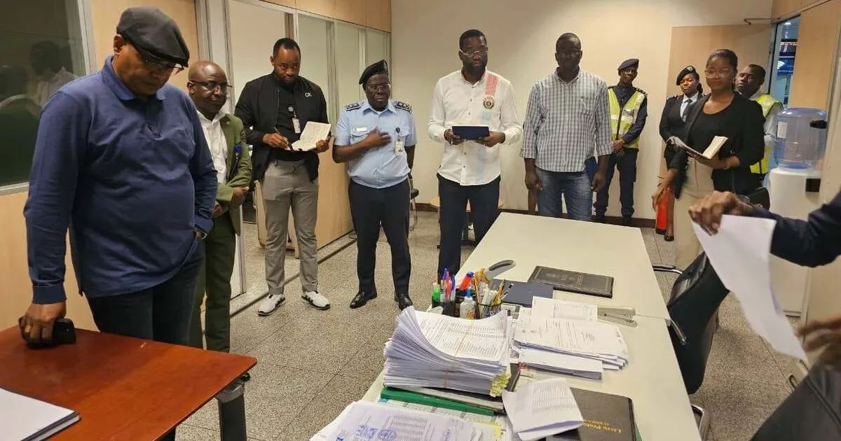 Oficial comissário do SME morre em pleno local de trabalho – Subcomissário de migração terá disparado contra a própria cabeça