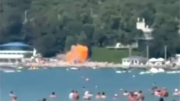 Rússia/Ucrânia: Zelensky acusa aliados de deixarem russos matar ucranianos – Moscovo lança chuva de mísseis sobre Kiev após ataque ucraniano mortífero em praia da Crimeia
