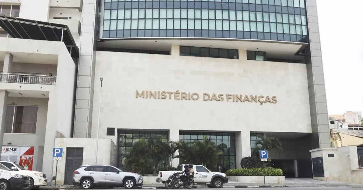 Governo garante que voltará a pagar de uma só vez o salário referente ao 13.º mês