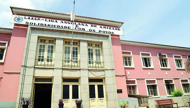 Clima de tensão na Liga Africana, com Ministério da Educação a exigir negociações para a entrega do edifício