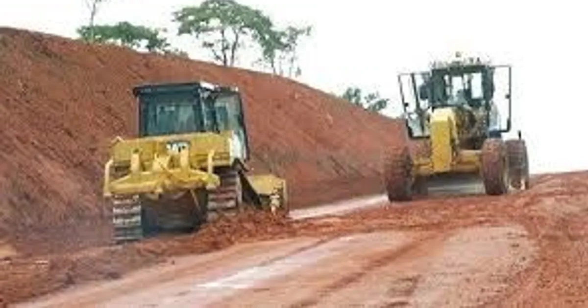 Abandono das obras na Estrada Nacional 150 na província do Uige gera clima de insatisfação