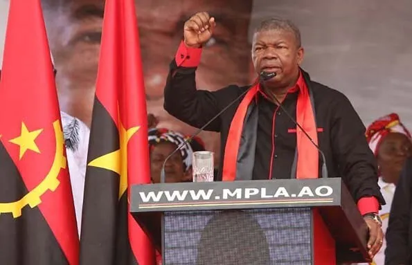Presidente do MPLA diz que "comícios não ganham eleições" e pede "porta-a-porta" para conquistar votos