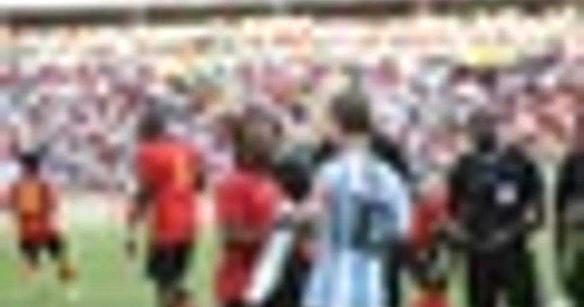 Jogo Angola/Argentina emocionou o público - Messi foi mais aplaudido do que a selecção - PR voltou a ser vaiado