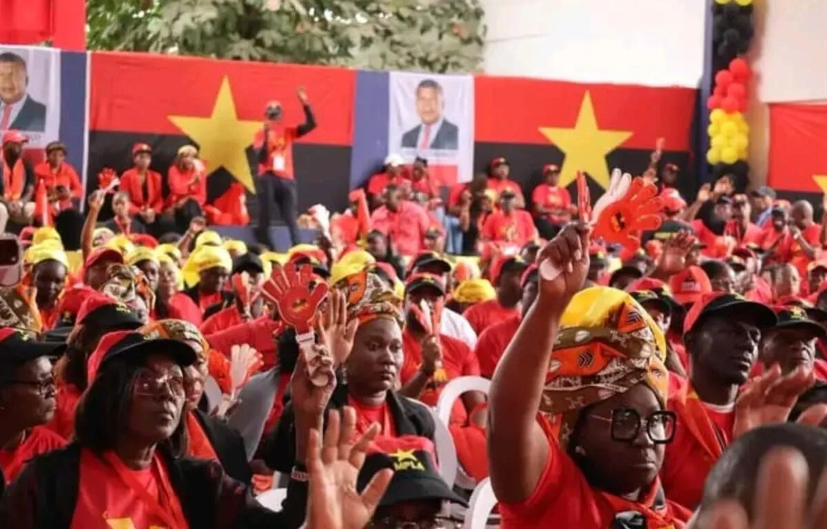 Validação de candidaturas ao cargo do 1º secretário do MPLA em curso sem duplas candidaturas