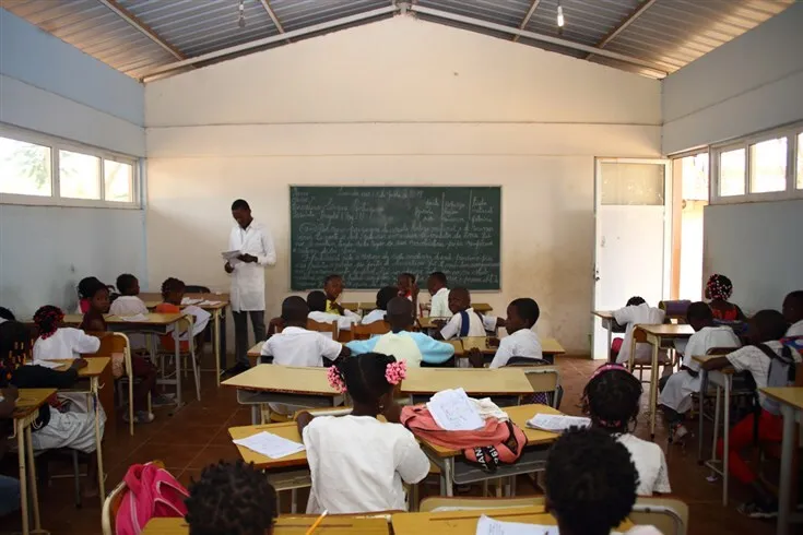 SINPROF suspende greve e anuncia regresso às aulas na segunda-feira; acordo prevê enquadramento de 53.755 agentes da Educação