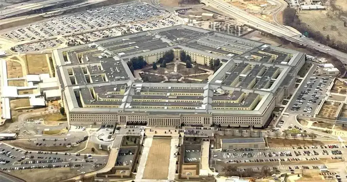 EUA: Pelo menos 40 jornalistas deixam Pentágono em oposição às regras do Governo de Trump