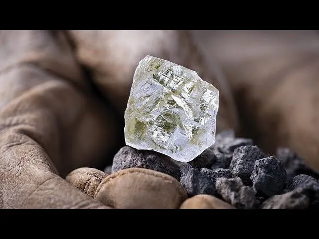 Sodiam vai leiloar 35 diamantes com 10,80 quilates