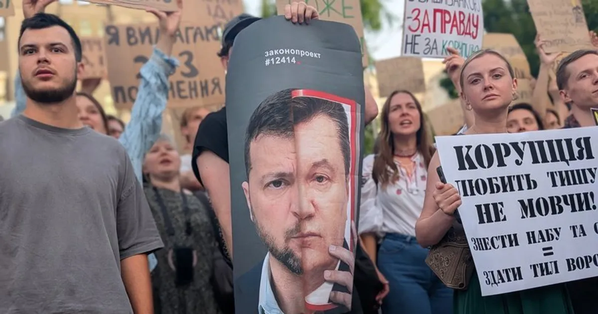 Rússia/Ucrânia: Zelensky recua no "ataque" às agências anticorrupção mas já pode ser tarde – Protestos de rua contra regime ucraniano ostentam sinais de crise interna grave