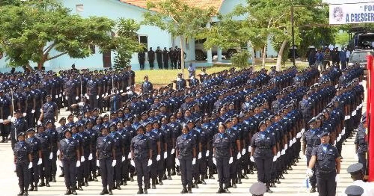 Comandantes já podem dar ordem de prisão a agentes que cometam infracções – Polícias estão proibidos de beber em serviço e de usar a farda em convívios informais