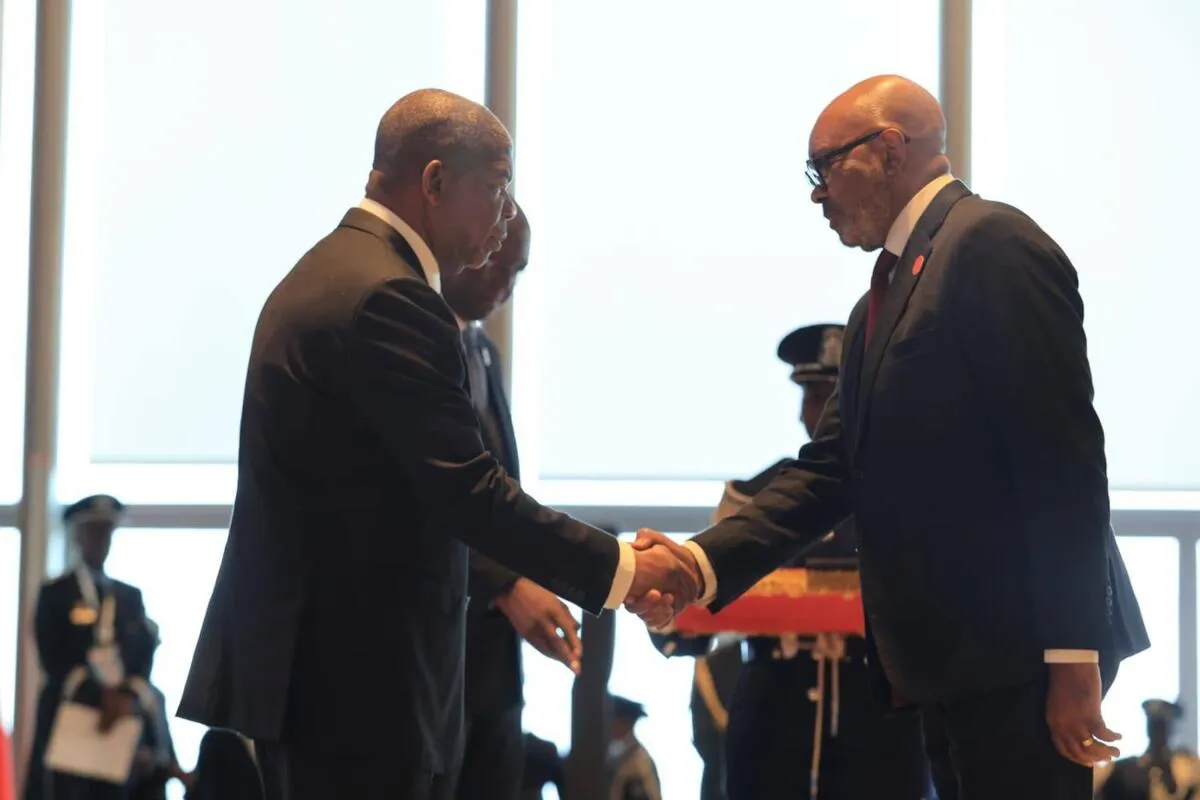 PR atribui medalha de mérito a todos os comandantes-gerais da Polícia Nacional no âmbito das comemorações dos 50 anos da corporação