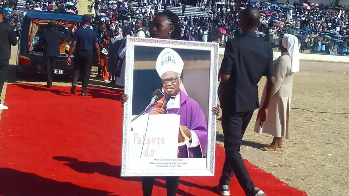 Corpo de Dom Zacarias Kamwenho desce esta quinta-feira à terra no Lubango