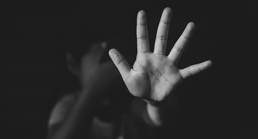 INAC recebeu mais de 700 queixas de violência contra crianças na última semana - Menor de 13 anos submetida a aborto clandestino pela mãe do namorado na Lunda-Norte