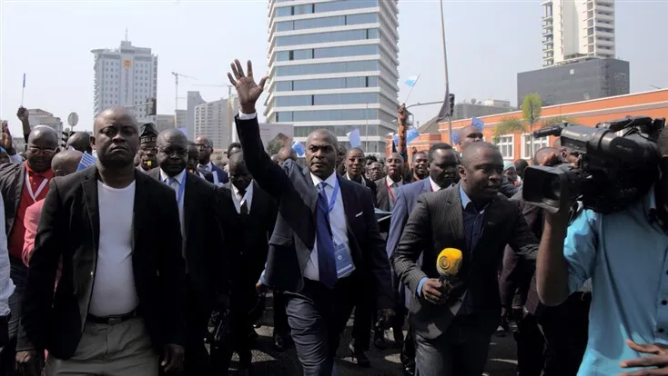 Chivukuvuku garante que vai dirigir "Governo Divino" em Angola e diz que alegado caso da "caixa térmica" é só para manchar a sua imagem