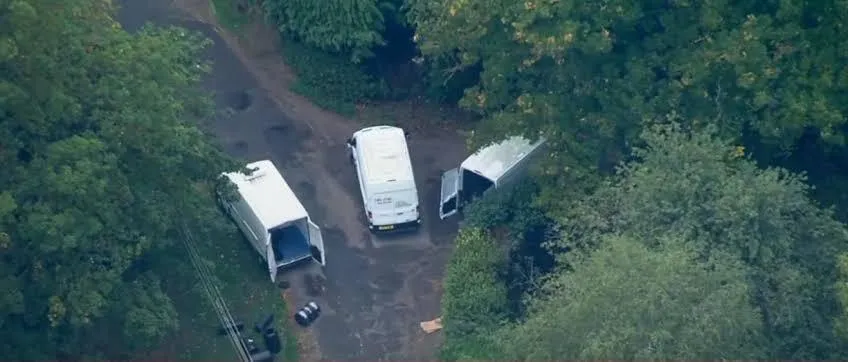 Polícia britânica detém 5 pessoas perto da base de Fairford e CENTCOM nega controlo iraniano do Estreito de Ormuz