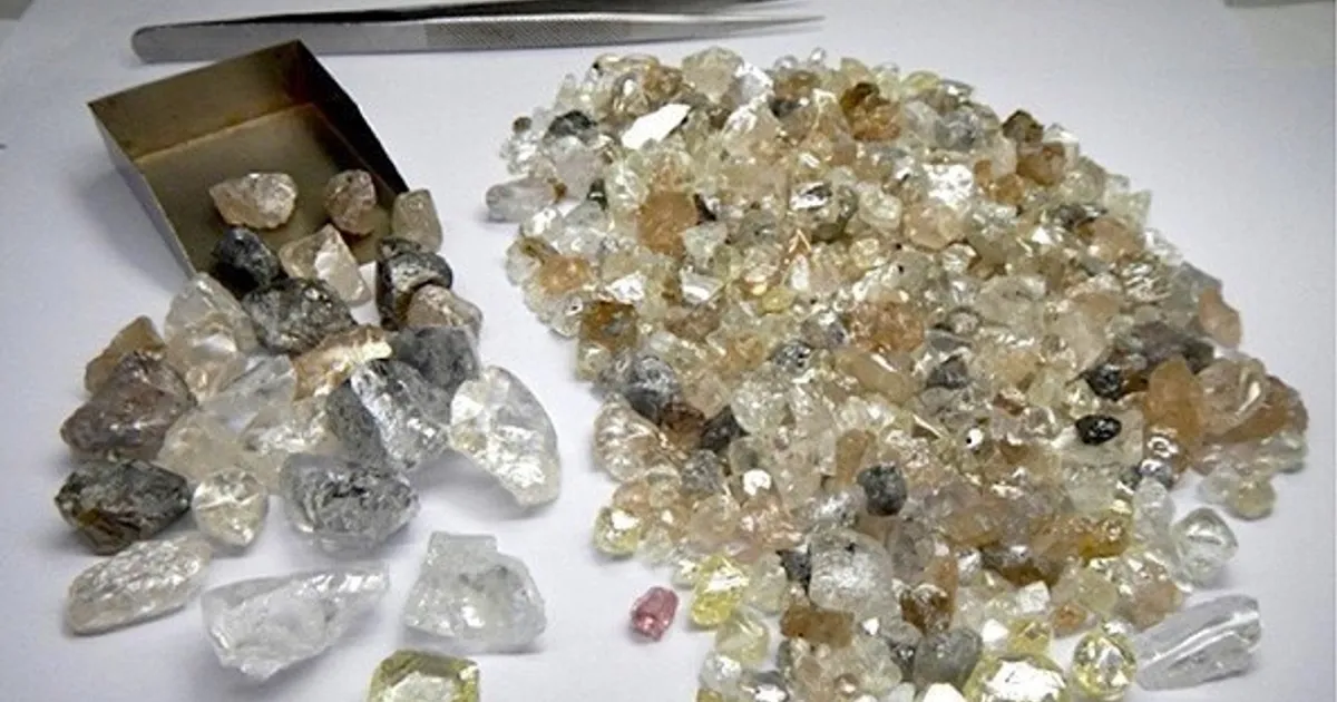 Lunda-Norte: SIC detém um angolano e um libanês por posse e tráfico de mais de 7.500 pedras de diamantes