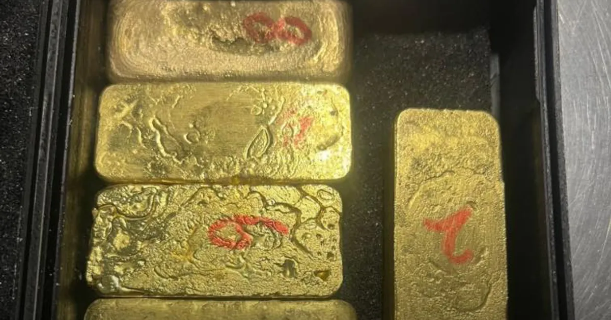 Detido chinês no Aeroporto 4 de Fevereiro com mais de 4 kg de ouro, avaliados em mais de 470 milhões de kz, com destino à China