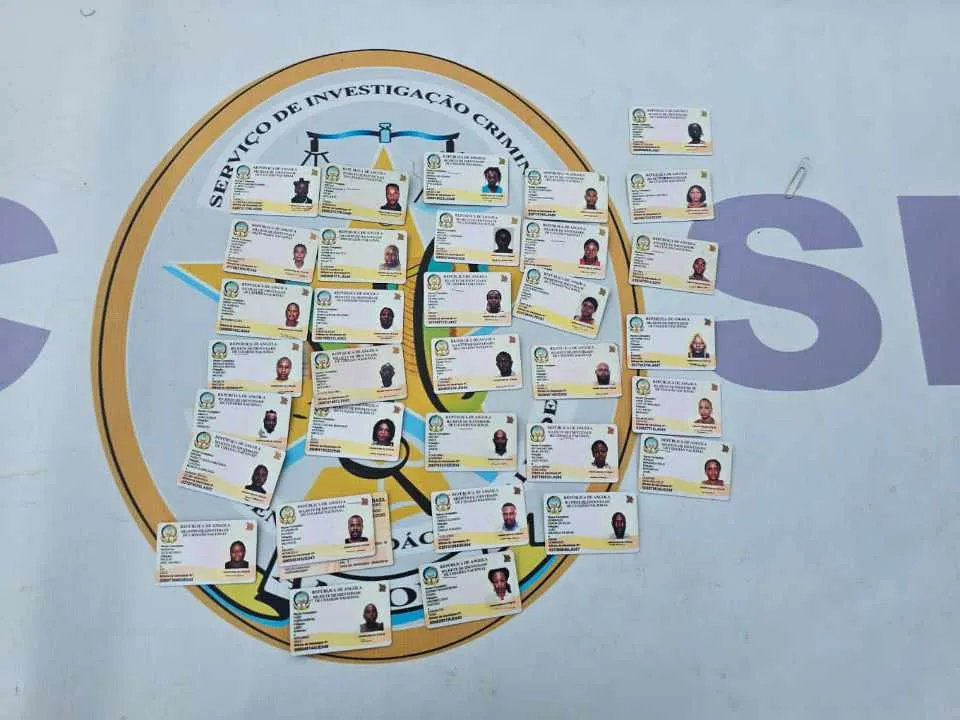 SIC detém mais de 50 cidadãos da RDC que pretendiam obter passaporte angolano com B.I. falso