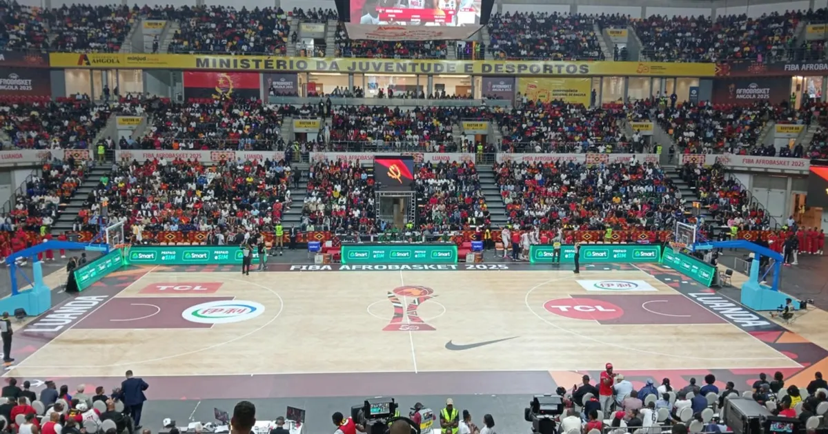 Falhas na organização marcam arranque do Afrobasket 2025 - Cronómetro parou três minutos após o início do jogo e interrompeu partida por mais de uma hora – PR acabou por abandonar pavilhão