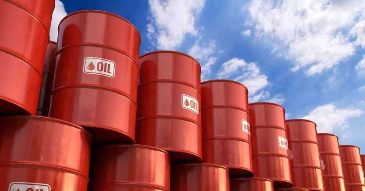 Petróleo: Semana ensombrada por incertezas nos mercados mas com ganhos marginais devido à perda de valor do USD e das "emoções" em torno do conflito ucraniano - Em Angola a produção tomba para debaixo da fasquia de 1 mbpd