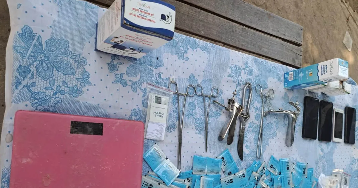 Benguela: Suposto médico fez aborto a mulher que morreu durante a operação e o namorado abandonou o cadáver numa barbearia – Ambos foram detidos