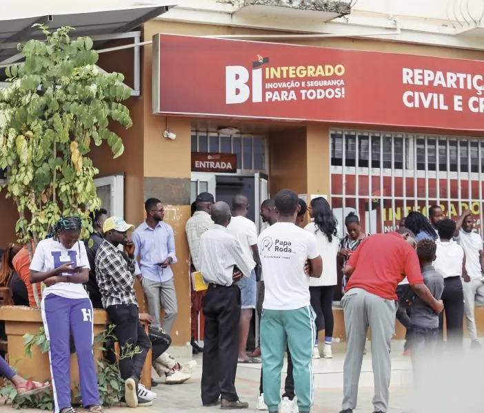 O calvário do acesso ao Bilhete de Identidade: Utentes desesperam-se por atrasos na obtenção do documento