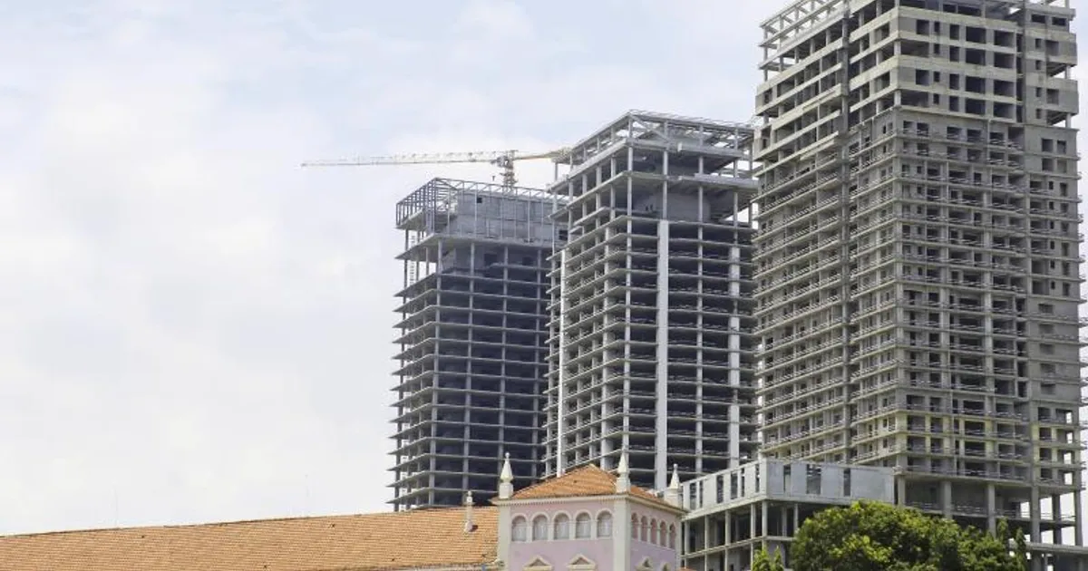 Obras paralisadas no terceiro trimestre de 2025 já ultrapassam cifra de todo o ano 2024 - Número saiu de 3.414 em 2024 para mais de 4.600