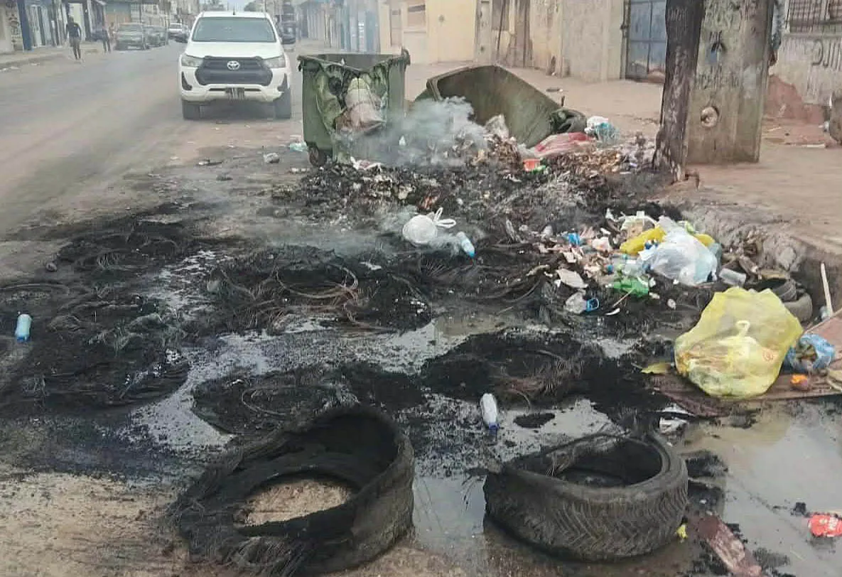 Luanda: ELISAL preocupada com vandalização de contentores – No fim-de-semana, foram queimados seis contentores na Samba - Em 2025, mais de 1.500 foram destruídos