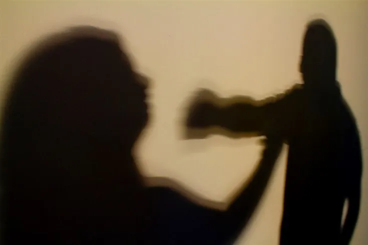 Detido intendente da PIR por espancar brutalmente a mulher, que o denunciou nas redes sociais depois de as queixas na Polícia não resultarem