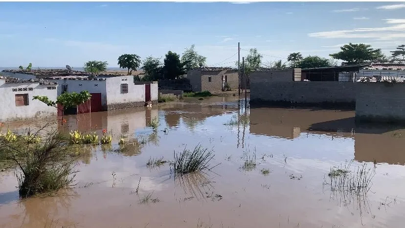 Corte de água e famílias em apuros após a destruição de casas - Reflexos das chuvas no interior de Benguela