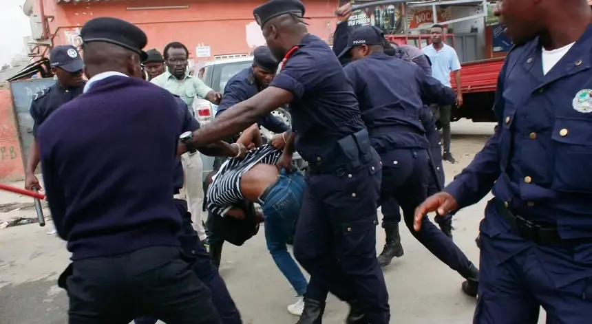 Relatório anual mundial de direitos humanos da HRW denuncia abusos policiais e contra liberdade de imprensa em Angola