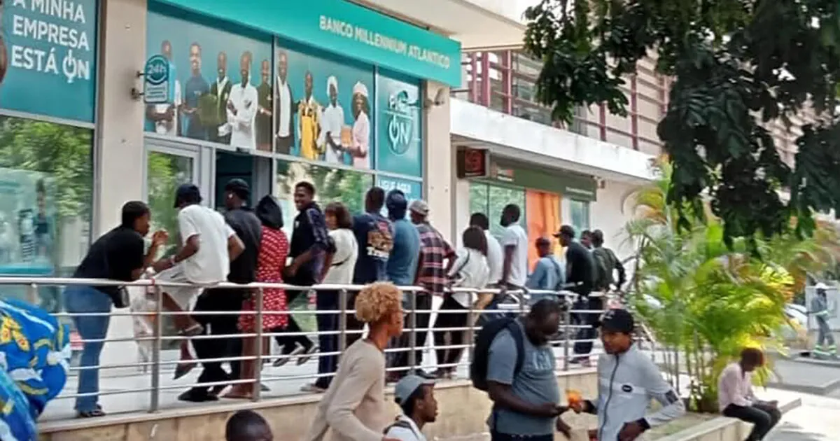 Agências do Banco Atlântico quase sem sistema desde Dezembro e com clientes a reclamar da morosidade nas transferências, que estão a demorar semanas