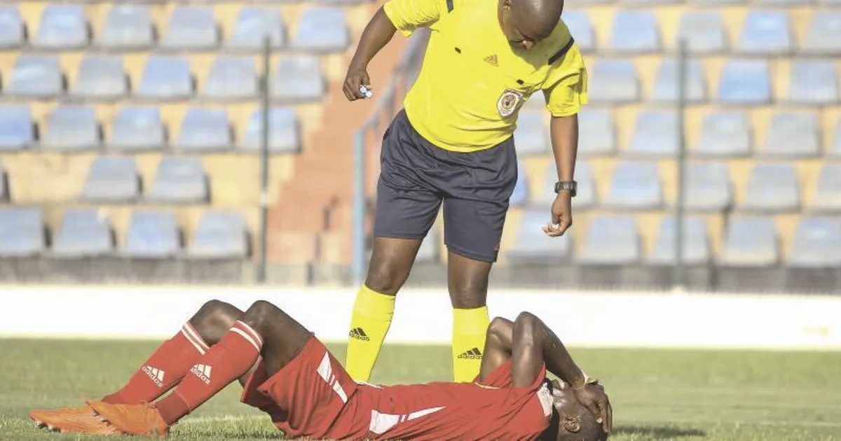 Árbitros angolanos alcançam categoria FIFA: Hélder Martins promete rejuvenescer arbitragem
