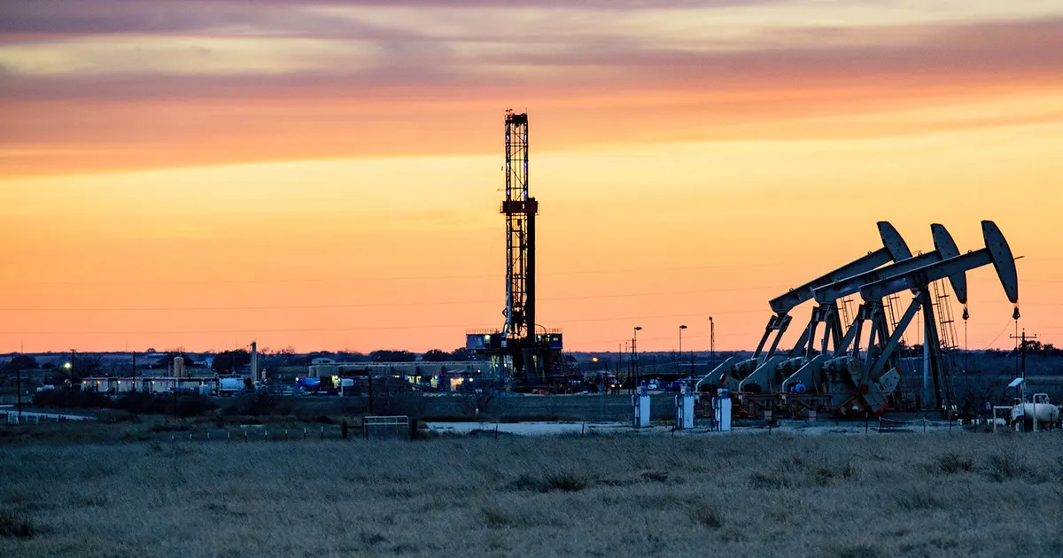 Petróleo: OPEP+ não mexe no plano de reposição de produção e barril ganha novo fôlego