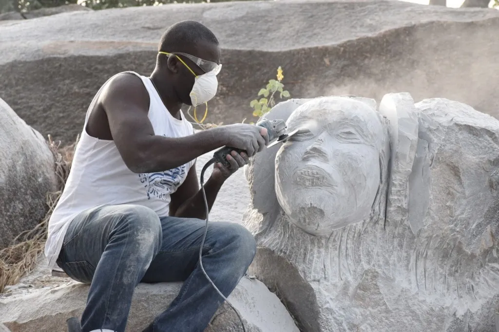 Artistas angolanos elegíveis para simpósio de escultura no Burkina Faso