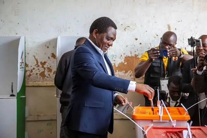 Zâmbia: Sem surpresa, Hichilema lidera contagem de votos mas vitória ainda não é certa