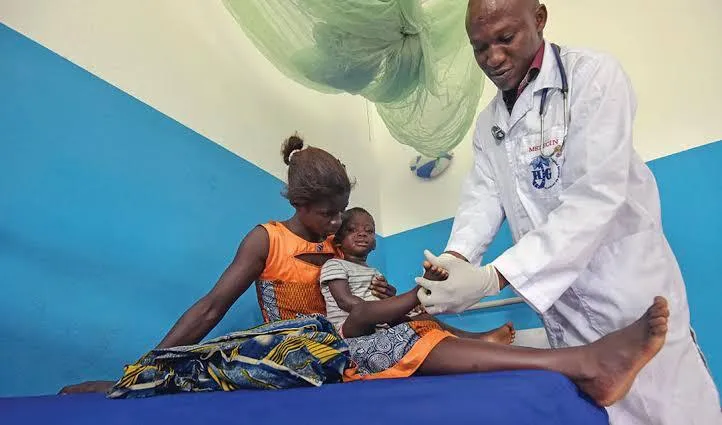 África: EUA desligam a "ficha" da ajuda à saúde do Sul Global e os efeitos são devastadores, alerta relatório liderado pelo Presidente do Gana
