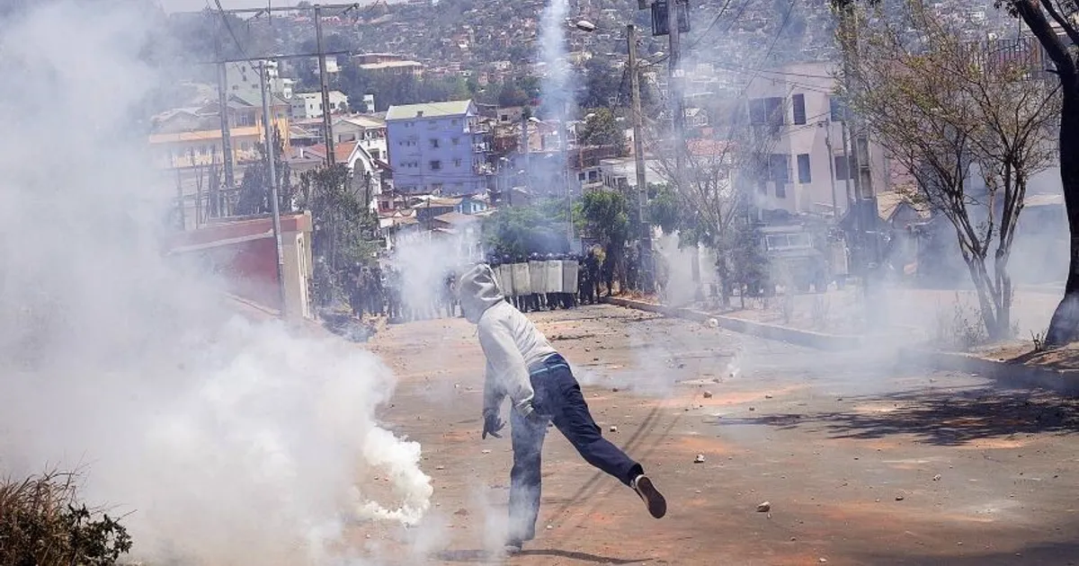 África: Presidente Rajoelina dissolve Governo durante protestos populares em Madagáscar
