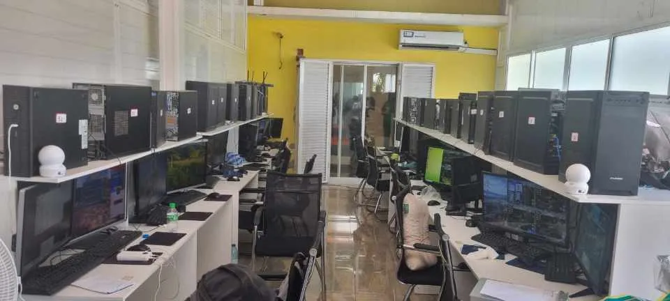 SIC desmantela rede que geria ilegalmente casino online a partir de condomínio na Camama e detém três chineses e um angolano