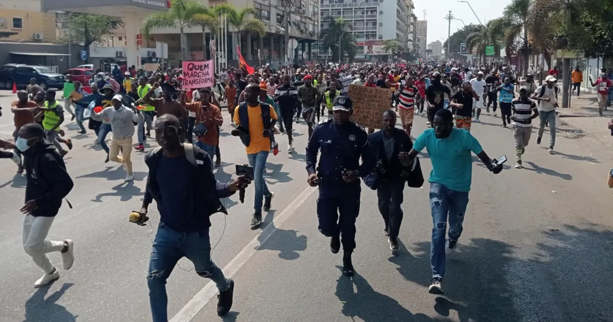 UNITA pede responsabilização de autores de agressões "contra cidadãos, em particular de deputados" durante manifestação contra a subida do preço dos combustíveis