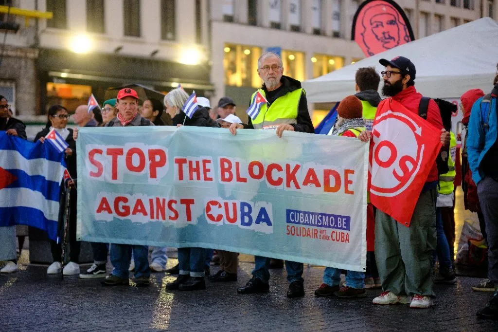 EUA desferem golpe que pode ser fatal para a economia cubana – Havana já pediu ajuda aos seus antigos aliados para tentar sobreviver às ameaças de Donald Trump