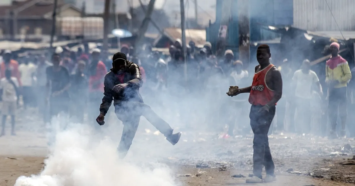 Quénia: Milhares de manifestantes nas ruas de Nairobi para "honrar" vítimas dos protestos de há um ano