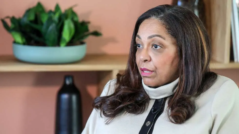 «Estou a ponderar a candidatura», diz em exclusivo ao NJ Irene Neto