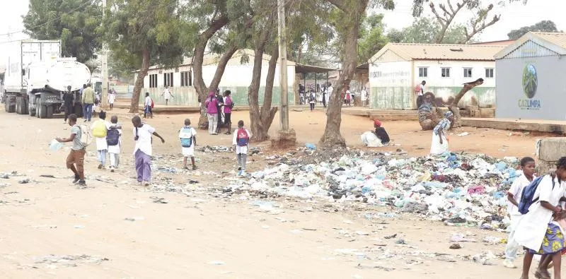 Escola Descartável: um perigo para o ensino e a saúde de alunos em Luanda