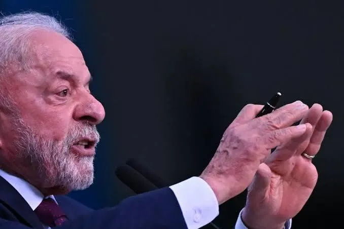 Lula diz que "ninguém vai meter o bedelho nas eleições" do Brasil entre críticas aos EUA e à Argentina