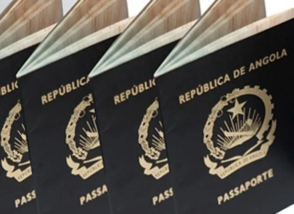 Mais de 30 mil passaportes "pendurados" no SME à espera de serem levantados - Dados incorrectos de contacto é uma das razões para a demora na entrega