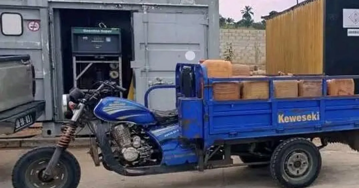 Cabinda: SIC apreende mais de 50 mil litros de gasolina que tinham como destino a RDC e detém gerente de um posto de combustível por contrabando