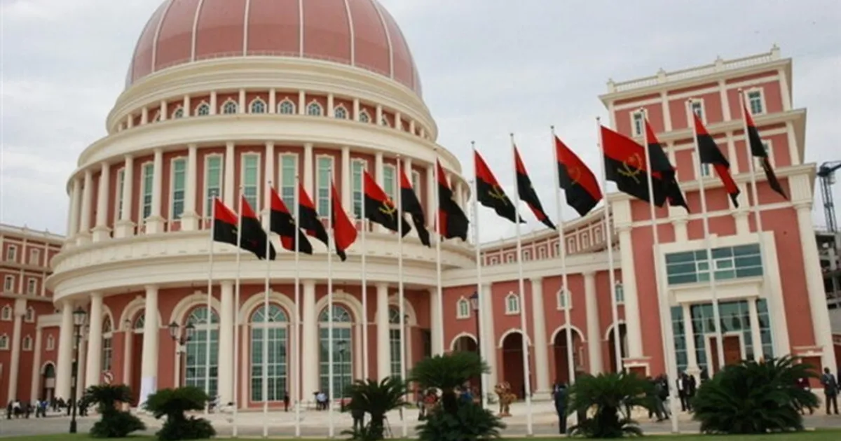 MPLA e UNITA chegam a acordo de compromisso que vai permitir aos angolanos votar com cartão de eleitor em 2027 e que acta da mesa seja publicada - Debate continua