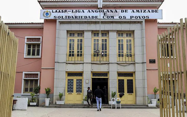 Liga Africana: Apesar da ordem de despejo prevista para esta quinta-feira, funcionários continuam a trabalhar normalmente no edifício