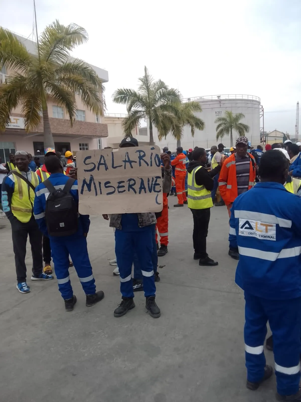 Benguela: Trabalhadores pedem contas ao Porto do Lobito no caso das reivindicações - Ministro dos Transportes também chamado à pedra e ameaça de greve sobe de tom